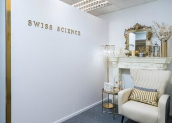 SWISS REJU熱光溶脂獲頒《香港01》重點年度大獎，「3GHz 熱光超微波」創下歷史佳績