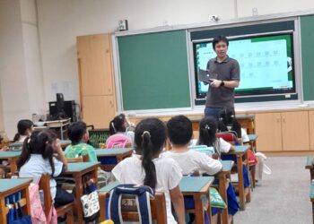 白宗恩老師榮獲112教育部推動數位學習績優人員領航獎