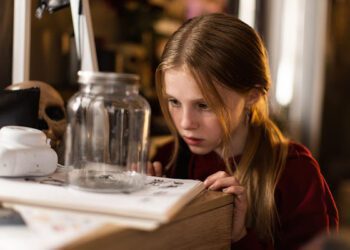 「小妮可基嫚」力抗《蜘蛛驚》獲讚 蜘蛛怪物驚見「哈比人」彩蛋