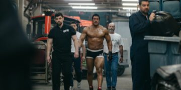 《重擊人生》揭開巨石強森私密脆弱面 沒艾蜜莉布朗恐難拍成電影