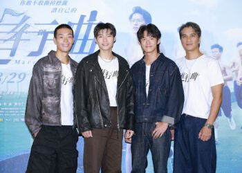 監製要求「魔鬼訓練長達半年」《進行曲》3帥裸身表演樂旗隊影片 轟動全網！