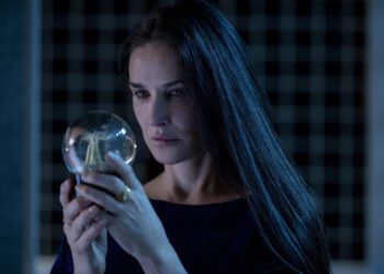 黛咪摩爾出道45年憑《懼裂》奪金球影后 興奮直呼「我還沒玩完！」