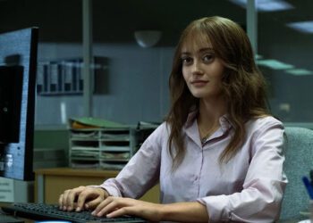 人氣女星艾拉彭內爾從邊緣人變女殺手 黑化過程超吸睛