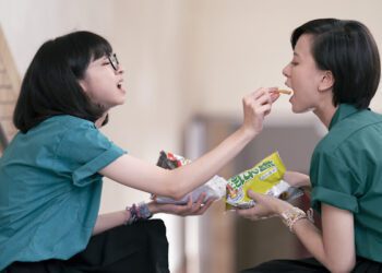 《夜校女生》正式預告感人指數飆 陳姸霏遭罵冒牌貨、寄生蟲 眼眶泛紅