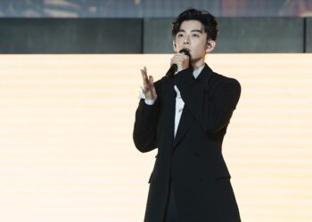 從練習生到國際舞台！蕭子墨、Anson Kong 江𤒹生 睽違11年再合體