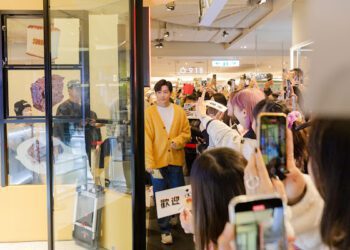 炎亞綸親自赴士院繳交具保金150萬 日本、澳門提出工作邀約