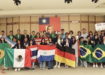 漾新聞|扶輪社促成國際交換生 9國19人赴教育局品嚐柚子提前過中秋