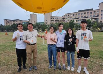 漾新聞|高雄大學師生成功研發解決空拍機續航力不足瓶頸 可廣泛用於災害搜救、高空動態攝影