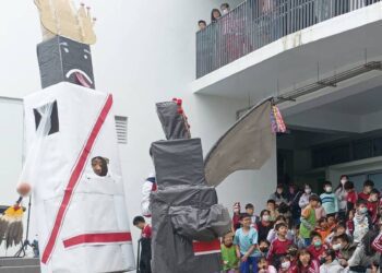 漾新聞|彌陀區南安國小廢棄紙箱創作Q版七爺八爺 戴台味斗笠跳韓國舞蹈