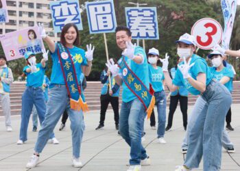 漾新聞|鍾易仲李眉蓁成立「科目三」拜票舞隊 抽中3號妙到極點