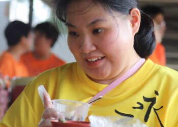 伊甸視障女孩　拈花惹草展現生命力