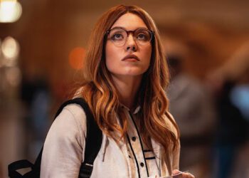 「美乳女神」西妮史威尼變身蜘蛛女 戴假髮拍戲拍到吐