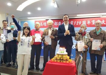 漾新聞|國民黨慶 朱立倫指侯趙與不分區、區域立委組成最強棒球隊2024擊出勝利全壘打