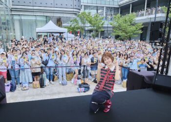 睽違6年舉辦簽唱會心情超嗨  曾沛慈向路人推薦自己：我唱歌還不錯聽