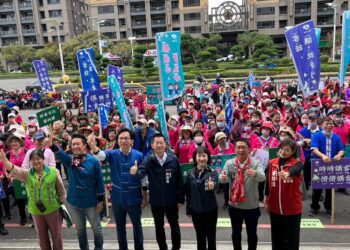 漾新聞|「1228還我母語日」大遊行疾呼一代人救轉客話