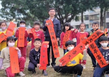 漾新聞|明宗國小推動書法教育有成 小小書法家寫春聯成社區最愛