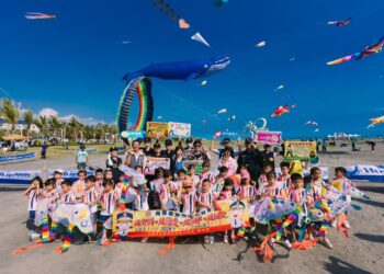 漾新聞|旗津風箏節開幕12米高雄熊風箏亮相萌爆表