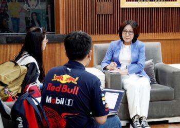 漾新聞|日本朝日新聞專訪談女力從政 康裕成議長：婦女保障制度已經完成階段性任