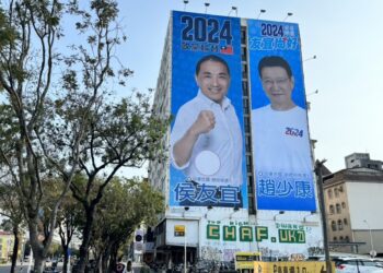 漾新聞|「侯康配」高雄首面大看板上架　地點就在這裡「郭下侯康上」