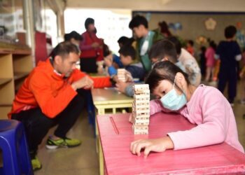 漾新聞|成功國小酷奇聖誕節融入雙語防災STEM課程創造師生獨特體驗