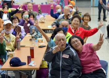 漾新聞|高雄郵局「郵遞幸福樂齡運動」高齡者大展歌喉