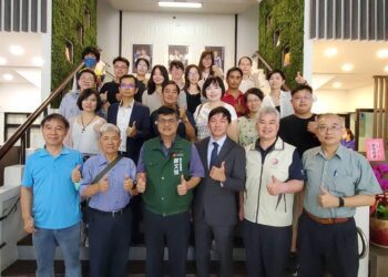 漾新聞|最年輕新校長 吳立森接任左營高中謝文斌祝賀表肯定