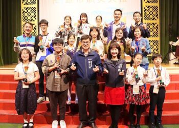 漾新聞|全國語文競賽高市表現最優 教育局頒獎表揚特優45選手與1團隊