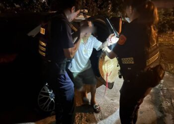 失智翁深夜迷途街頭 中警協助平安歸家