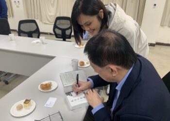 漾新聞|管中閔新書發表會 同是挺過被霸凌的人 管挺李眉蓁高票當選