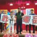漾新聞|謝文斌攜手左營國中全球第三名跆拳道國手擊破木板宣示拒毒反詐騙