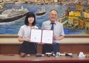 漾新聞|高雄女中陳若雅勇奪美國ISEF國際科展二等獎獲總統接見