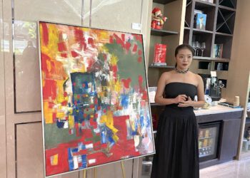 慕舍酒店化身跨國藝術對話空間 薛喻鮮以畫筆與影像展18年旅居心境