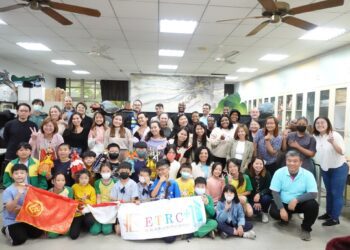 「文化交融 跨國奇藝 ─ 嘉市外國老師踏進布袋戲的學堂」