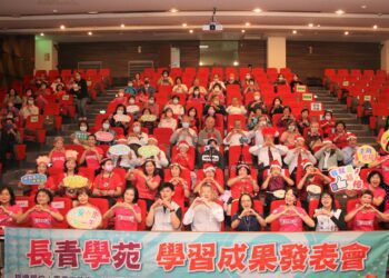 嘉義市「樂學長青」成果發表會　副市長褒揚95歲學員學習精神耀眼