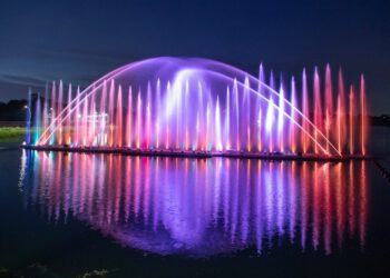 蘭潭音樂噴泉恢復演出　拋物線優美造型化身國中數學教材