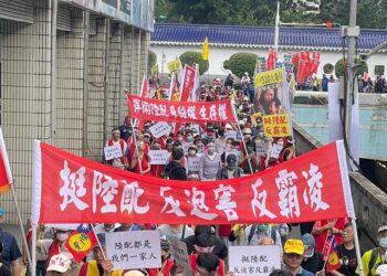 「510挺陸配大遊行」中正紀念堂登場