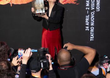 張艾嘉喜抱烏迪內終身成就獎  半世紀影壇貢獻獲國際肯定