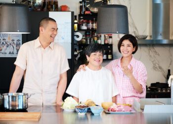 江振誠《暖廚家味》自甘當二廚 攜手媽媽熬「分享鹹粥」