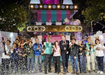 屏東聖誕節盛大開幕 粉紅浪漫巨型燈飾夢幻登場