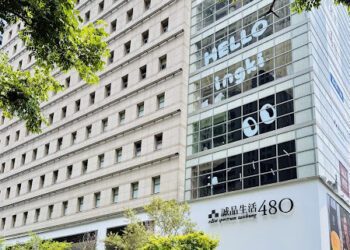 韓國超人氣貓咪ingki現蹤誠品生活480！躍上4層樓高牆驚喜探路