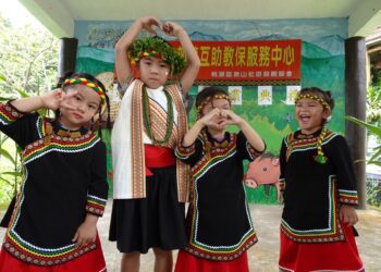 漾新聞|高雄「最高學府」首位小畢業生 桃源區寶山部落互助教保服務中心首屆畢業典禮歡慶唯一畢業生