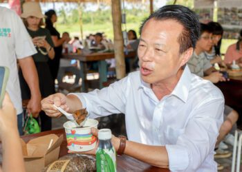 水上鄉仙草柔軟節登場　翁章梁大推紅骨仙草特色美食