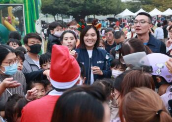 漾新聞|李眉蓁辦公益聖誕派對 逾千親子不畏寒風同樂