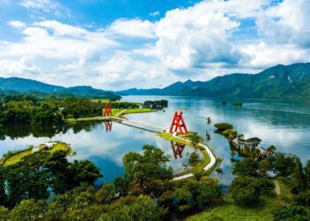 曾文水庫滿水位體驗！　走38階登船暢遊最酷山水風光