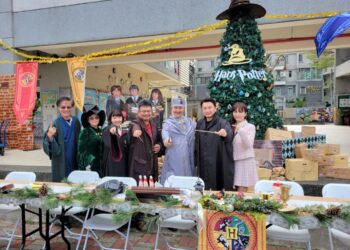 嘉市文雅聖誕樹下聚餐學禮儀　祝福世界和平