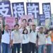 漾新聞|鳳山立委許智傑站路口拜票 民進黨要八席全上