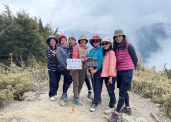 漾新聞|女校長登山隊驗證「肉腳」也能上百岳 攻頂看見台灣的美麗