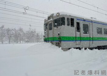 影／急凍寒流也襲擊日本 暴風雪釀災影響交通