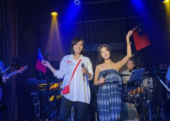 李眉蓁發起國慶日萬旗飄揚活動 勤練搖滾版國歌