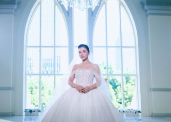 丁噹穿婚紗慶雙喜 小巨蛋兩場完售、和蕭景鴻〈可以是朋友〉新曲曝光